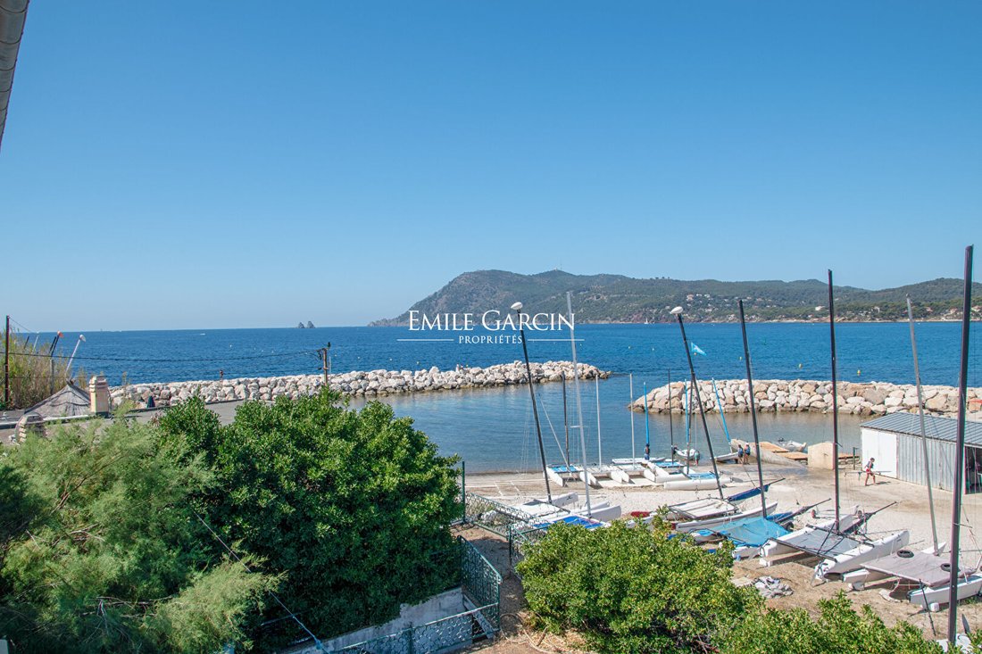 Villa in Coste Chaude-Mauveou, La Seyne-sur-Mer, France 2 - 15955366