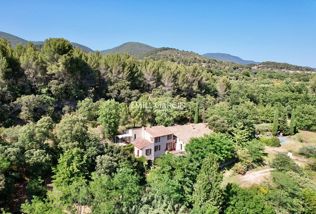 Villa in Vaugines, Provence-Alpes-Côte d'Azur, France 1 - 15955694