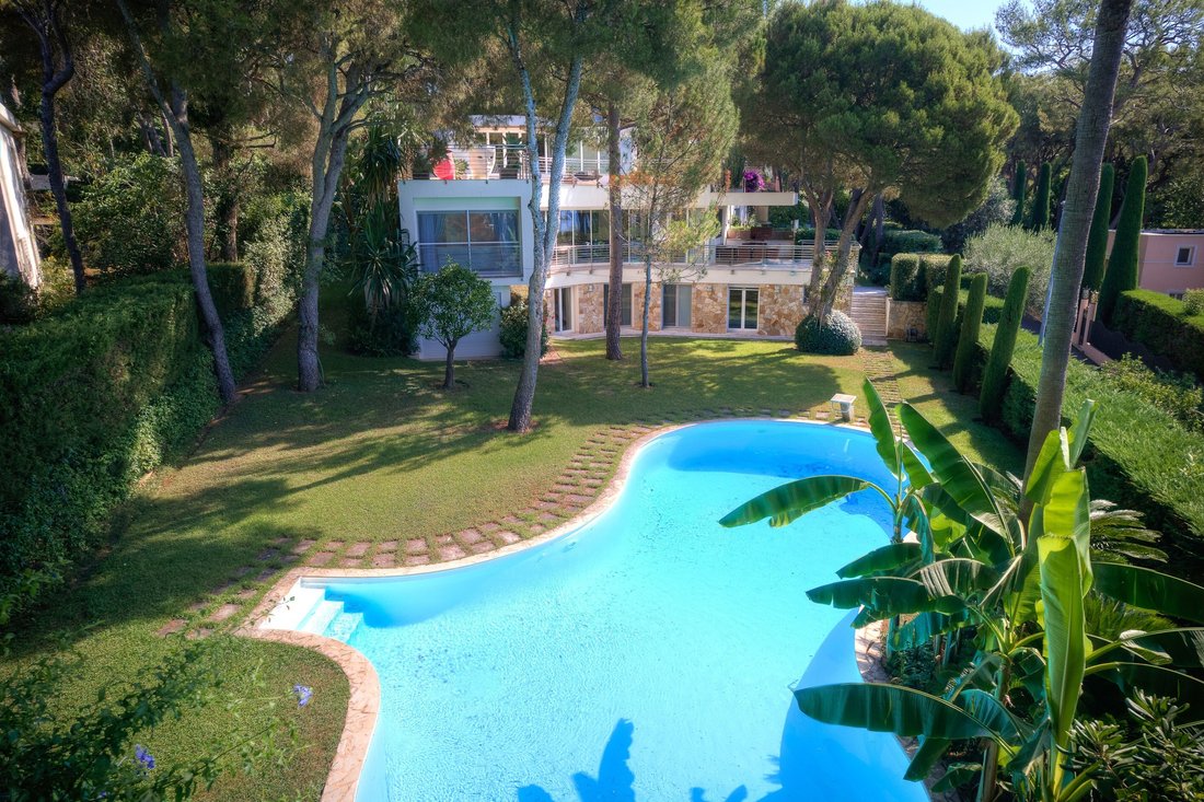 House in Saint-Jean-Cap-Ferrat, Provence-Alpes-Côte d'Azur, France 1 - 11389971