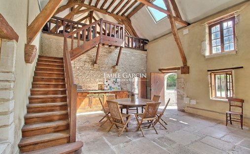 Castle for Sale in Auxerre, Bourgogne-Franche-Comté, France