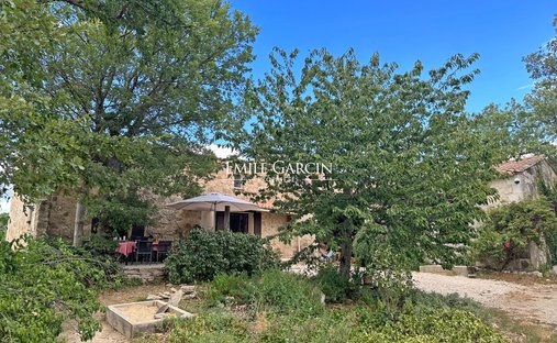 Villa in Venasque, Provence-Alpes-Côte d'Azur, France 1