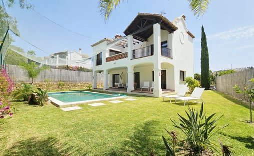 Villa en Estepona, Andalucía, España 1