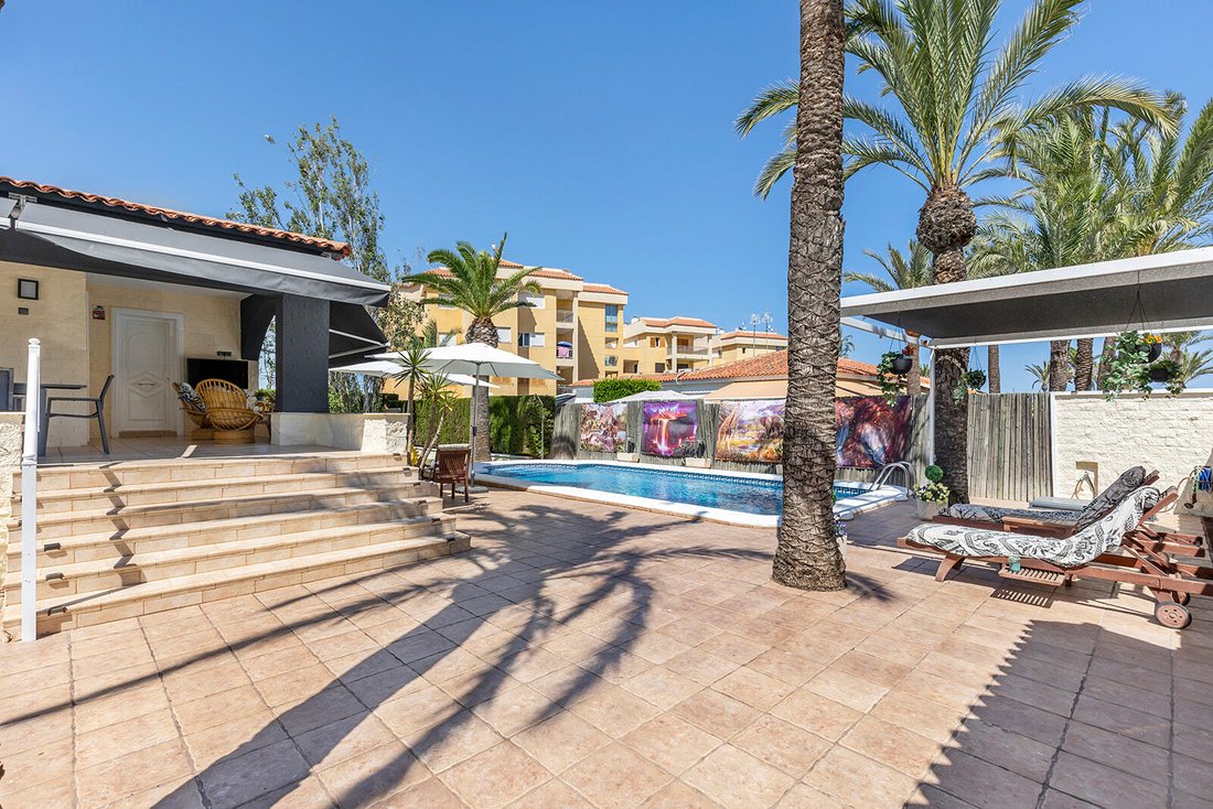 Villa in Torrevieja, Valencian Community, Spain 3 - 15906601