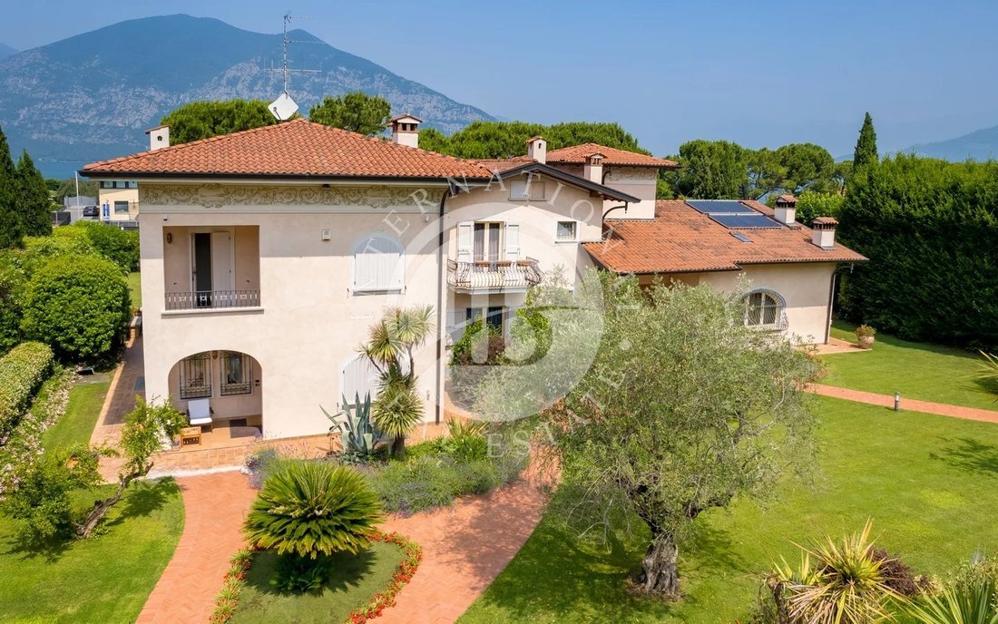 Villa in Iseo, Lombardy, Italy 2 - 15796832
