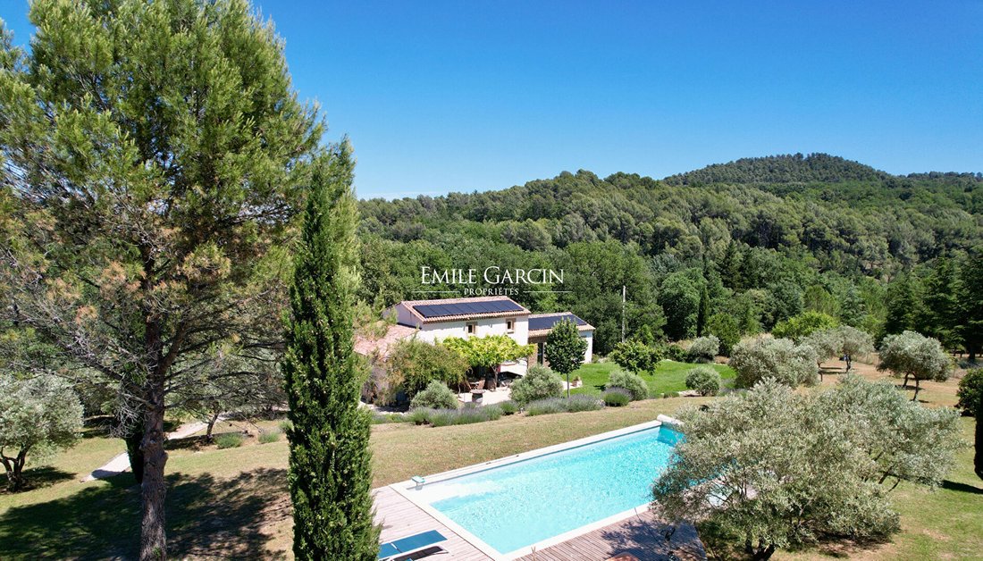 Villa in Cadenet, Provence-Alpes-Côte d'Azur, France 2 - 15955325