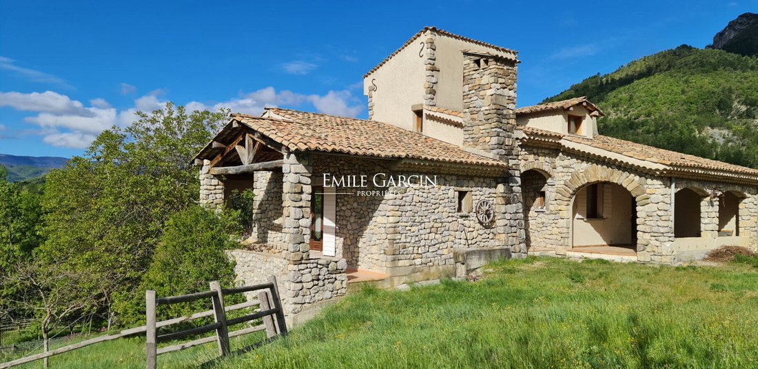 Villa in Quartiers Nord-Les Chaumianes-Le Thor, Sisteron, France 1 - 12774291