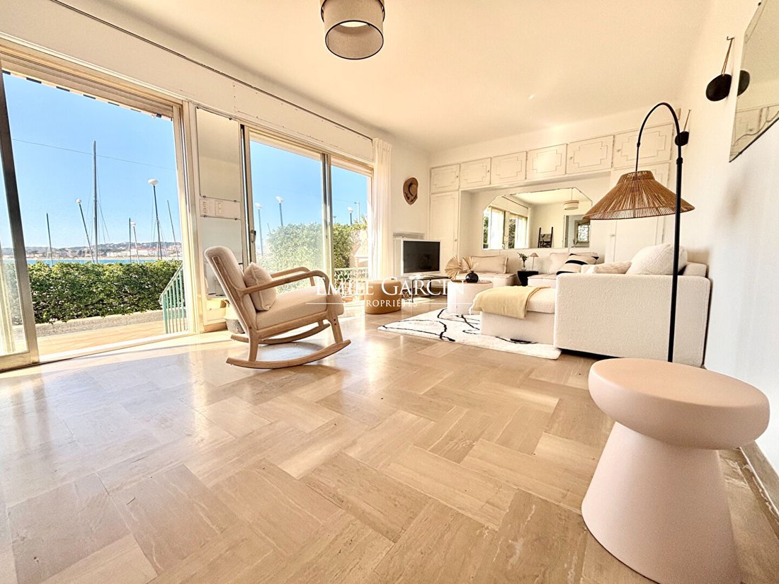 Villa in Coste Chaude-Mauveou, La Seyne-sur-Mer, France 3 - 15955366