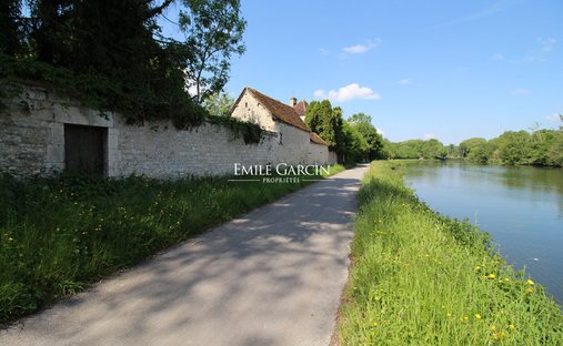 Castle for Sale in Auxerre, Bourgogne-Franche-Comté, France