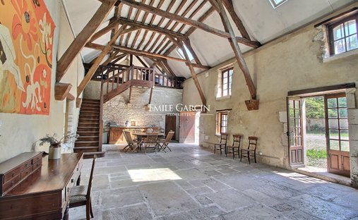 Castle for Sale in Auxerre, Bourgogne-Franche-Comté, France