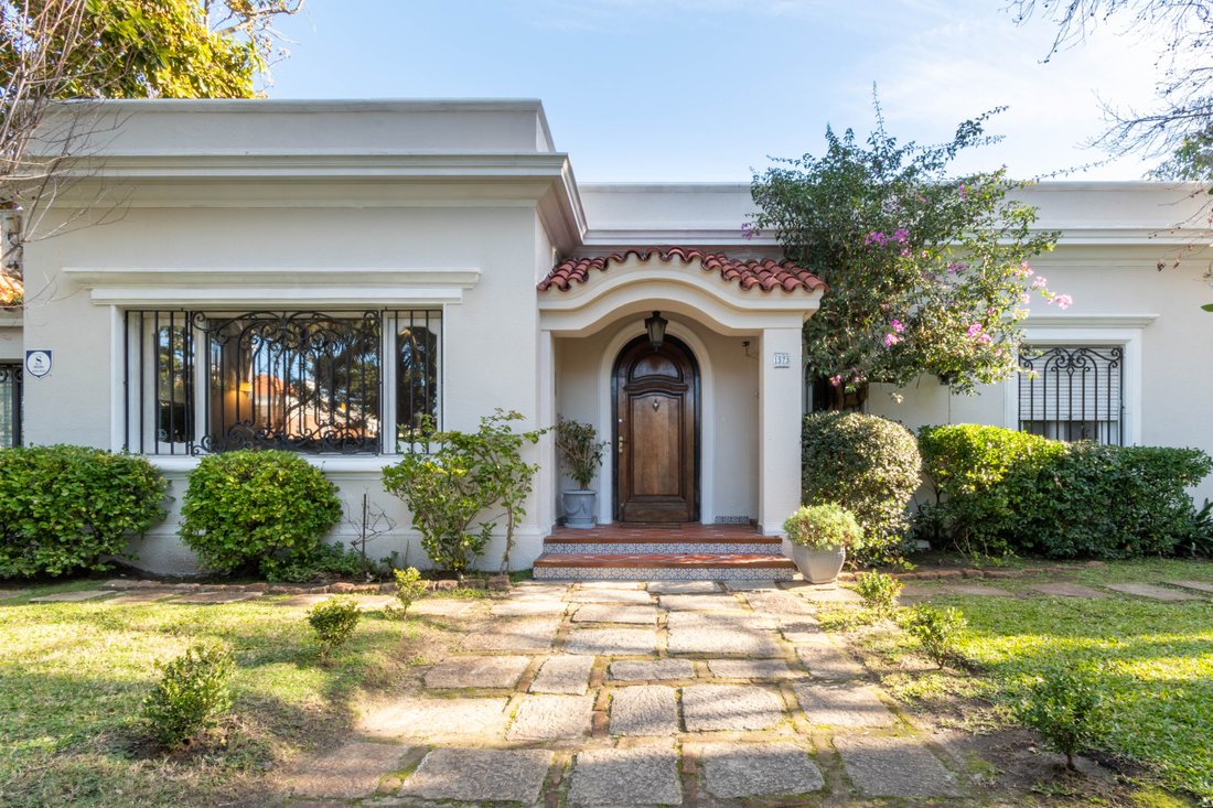 Villa in Montevideo, Departamento de Montevideo, Uruguay 1 - 15958767