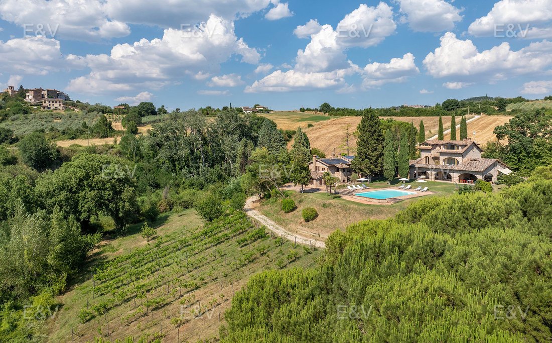 Country House in Collazzone, Umbria, Italy 3 - 15958904