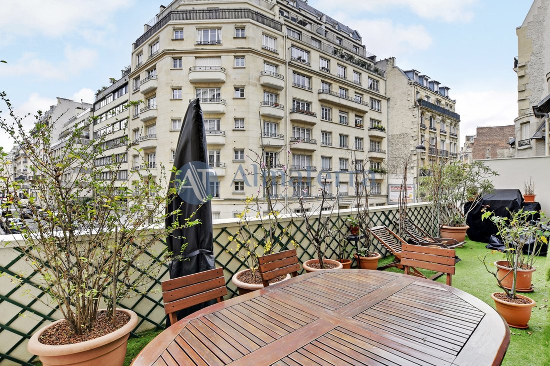 Apartment in Lorette-Martyrs, Paris 9e Arrondissement, Paris 2 - 15960543