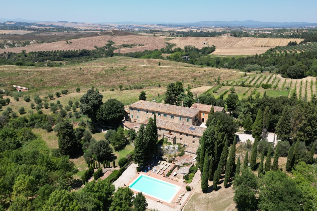 Country House in Asciano, Tuscany, Italy 4 - 15959078