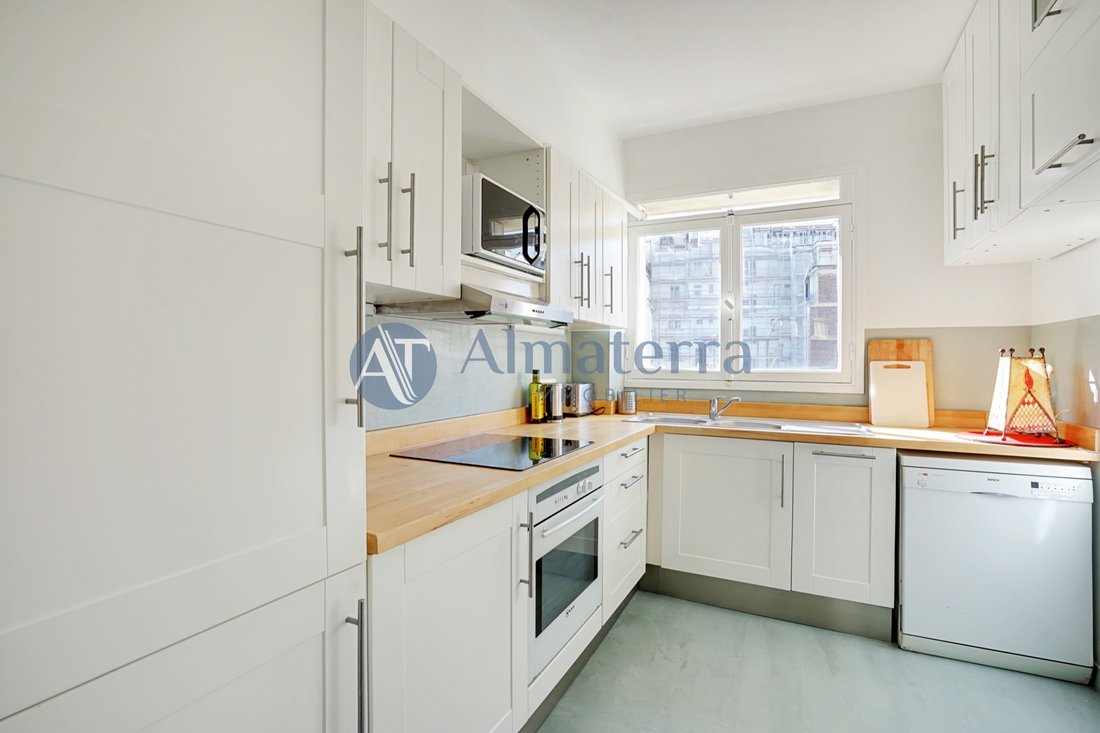 Apartment in Lorette-Martyrs, Paris 9e Arrondissement, Paris 4 - 15960559