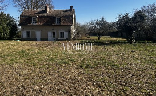Land in Montfort-l'Amaury, Ile-de-France, France 1