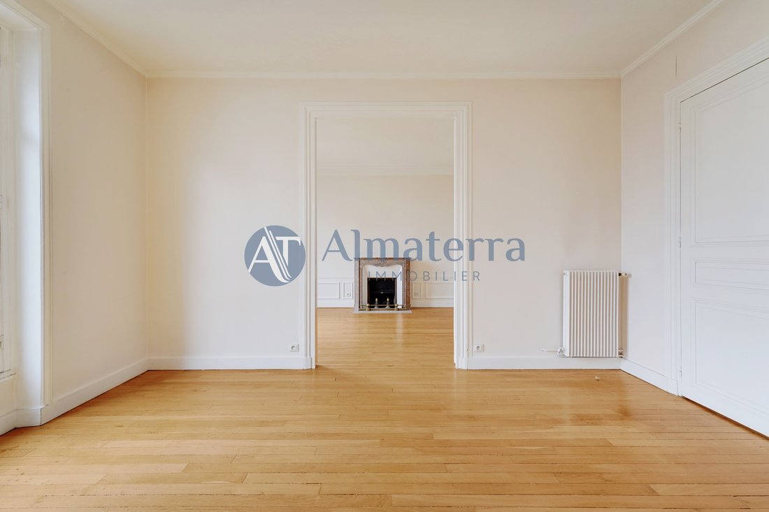 Apartment in Lorette-Martyrs, Paris 9e Arrondissement, Paris 2 - 15960100