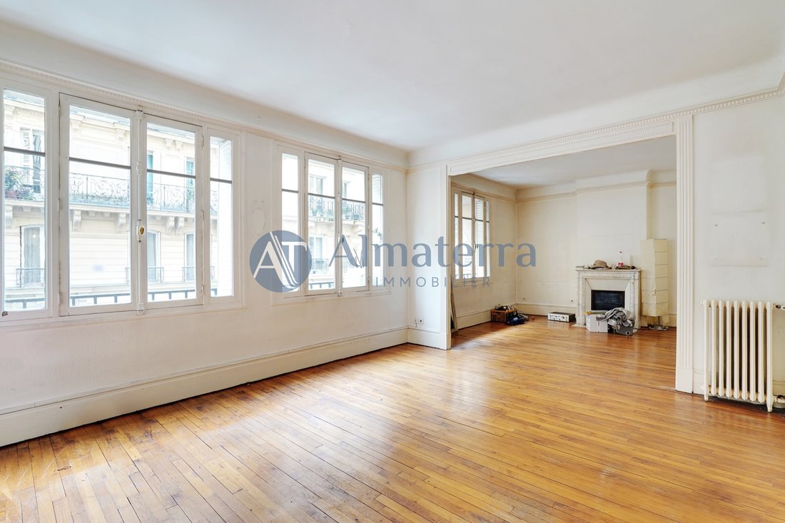 Apartment in Lorette-Martyrs, Paris 9e Arrondissement, Paris 1 - 15960122