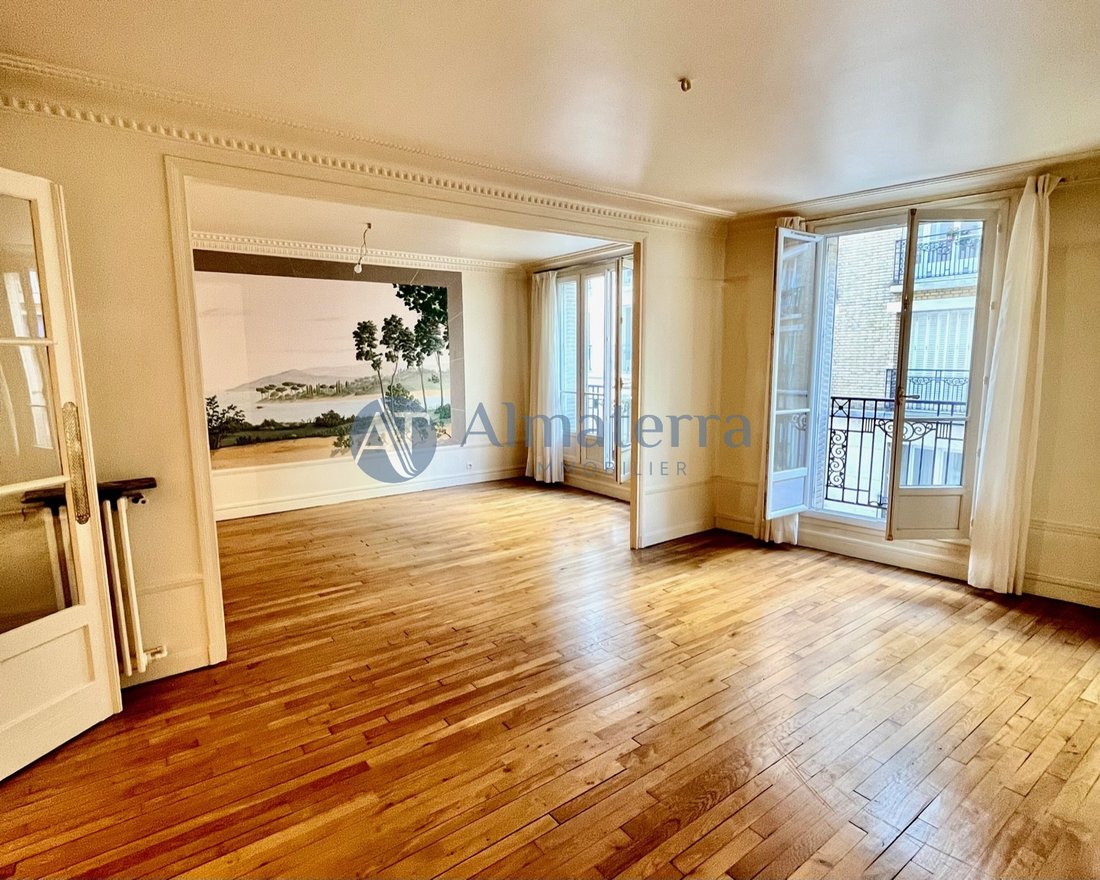 Apartment in Lorette-Martyrs, Paris 9e Arrondissement, Paris 1 - 15960187