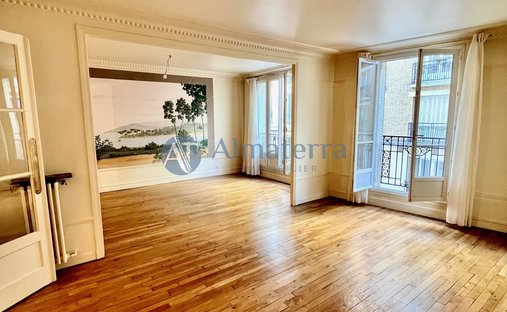 Apartment in Lorette-Martyrs, Paris 9e Arrondissement, Paris 1