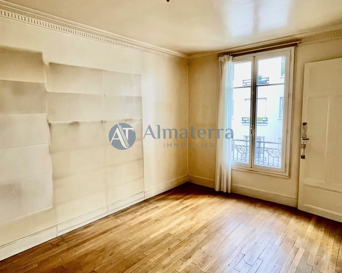 Apartment in Lorette-Martyrs, Paris 9e Arrondissement, Paris 4 - 15960187