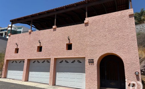 House in Santiago de Querétaro, Querétaro, Mexico 1