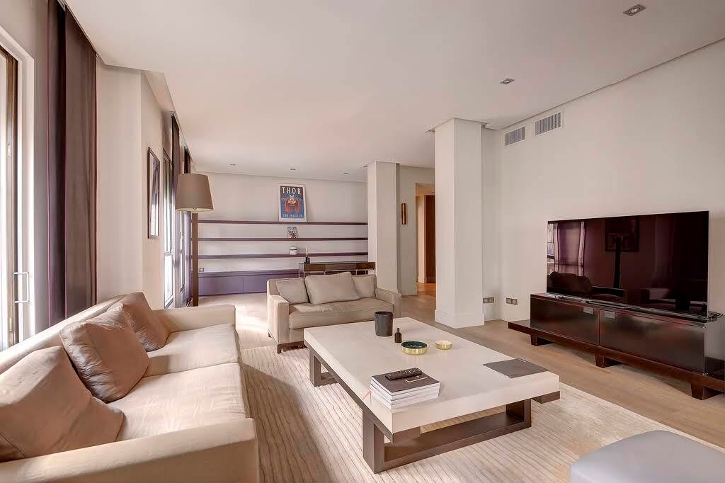 Apartment in Saint Philippe du Roule, Paris 8e Arrondissement, Paris 4 - 15959442