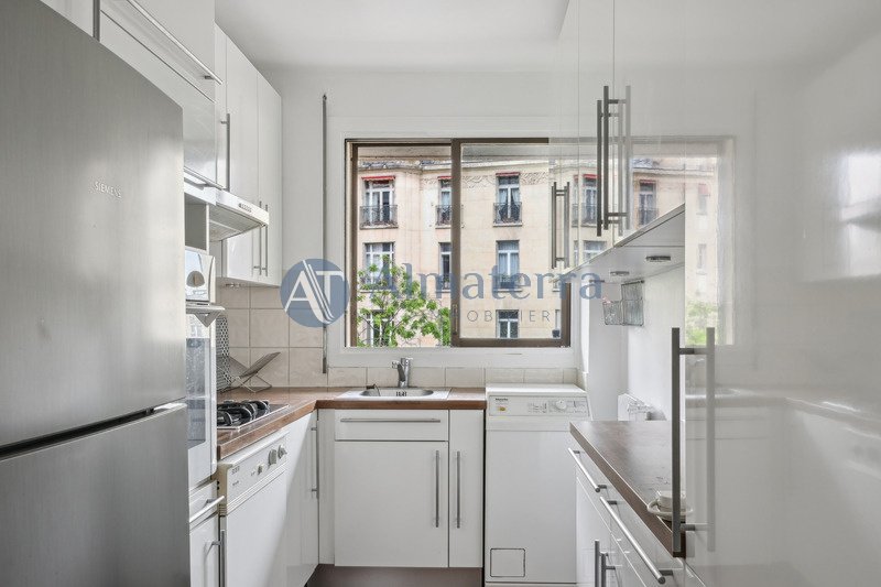 Apartment in Lorette-Martyrs, Paris 9e Arrondissement, Paris 5 - 15959773