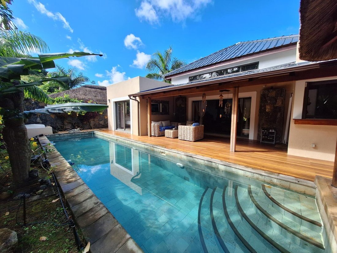 Villa in Grande Riviere Noire, Rivière Noire District, Mauritius 1 - 15959339
