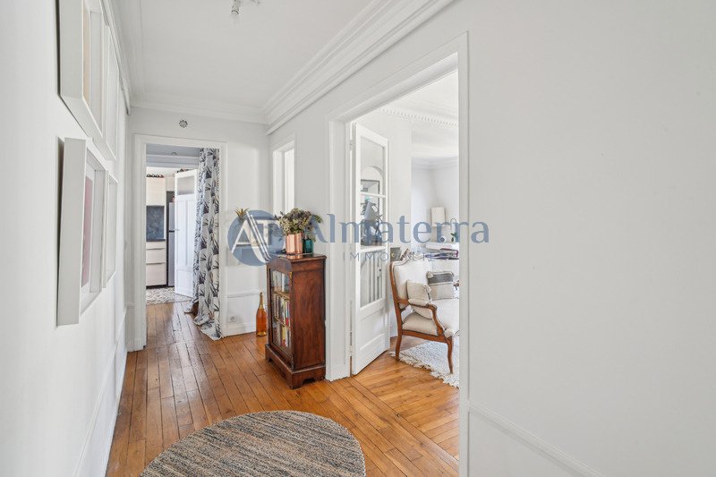 Apartment in Lorette-Martyrs, Paris 9e Arrondissement, Paris 5 - 15960300