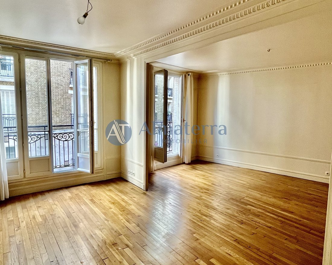 Apartment in Lorette-Martyrs, Paris 9e Arrondissement, Paris 2 - 15960187