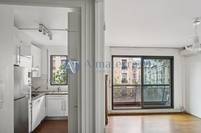 Apartment in Lorette-Martyrs, Paris 9e Arrondissement, Paris 3 - 15959773