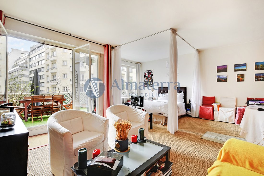 Apartment in Lorette-Martyrs, Paris 9e Arrondissement, Paris 1 - 15960543