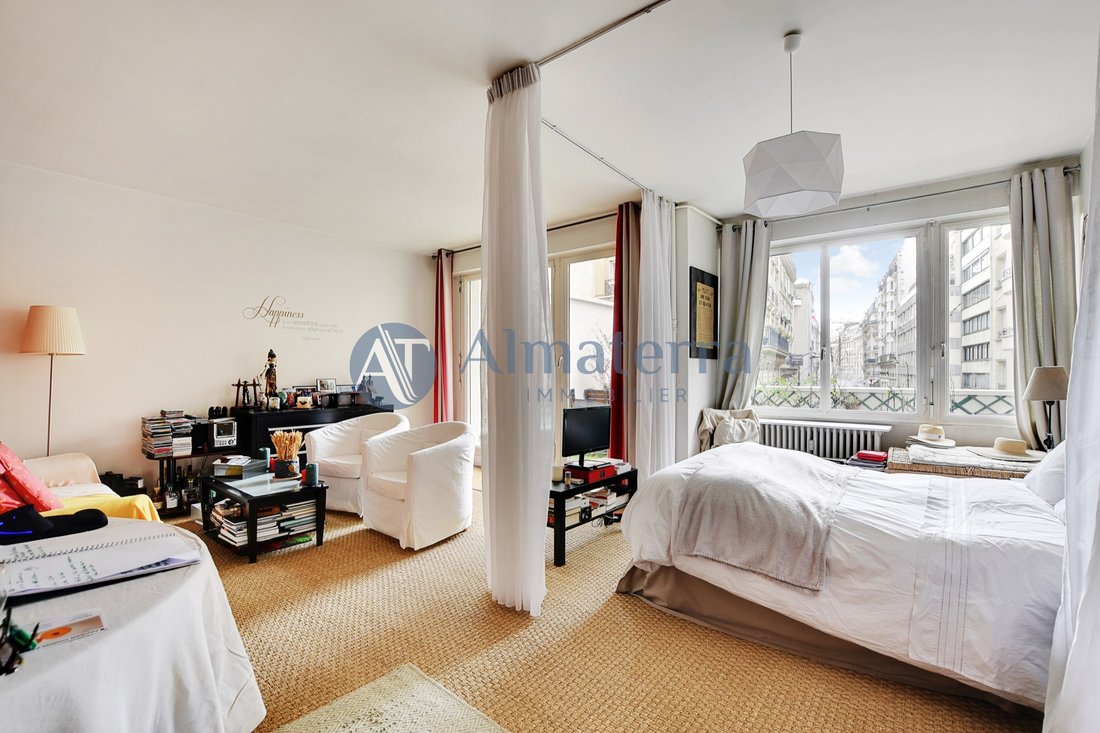Apartment in Lorette-Martyrs, Paris 9e Arrondissement, Paris 5 - 15960543