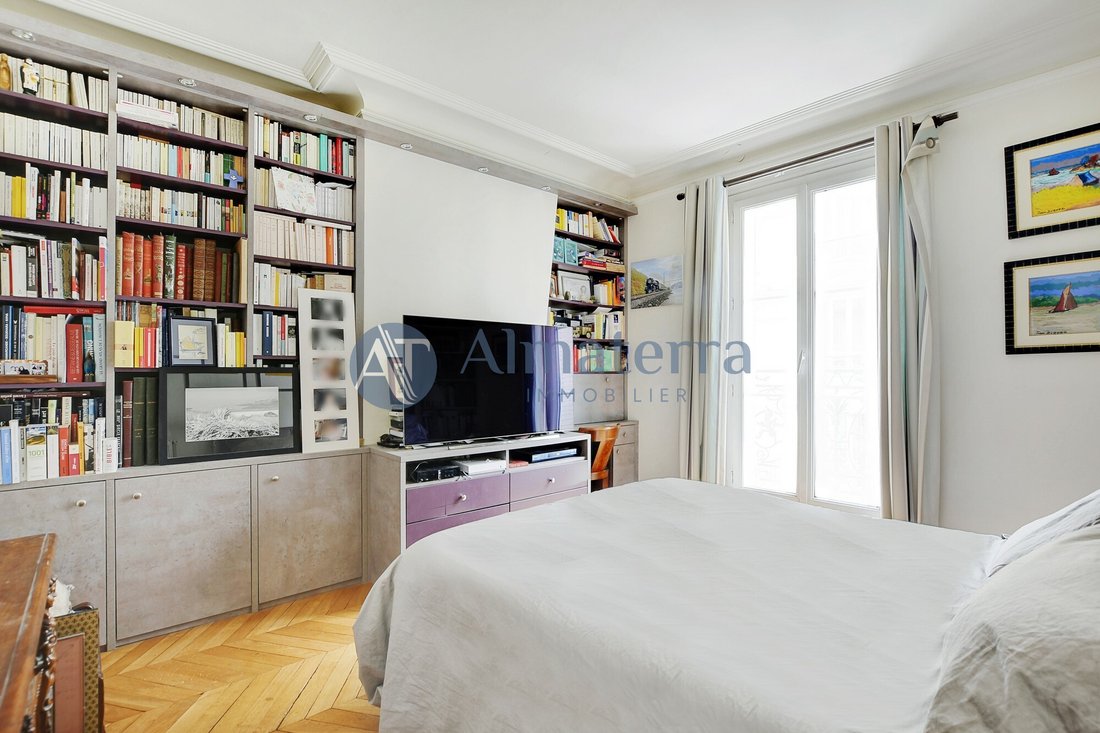 Apartment in Lorette-Martyrs, Paris 9e Arrondissement, Paris 4 - 15960523