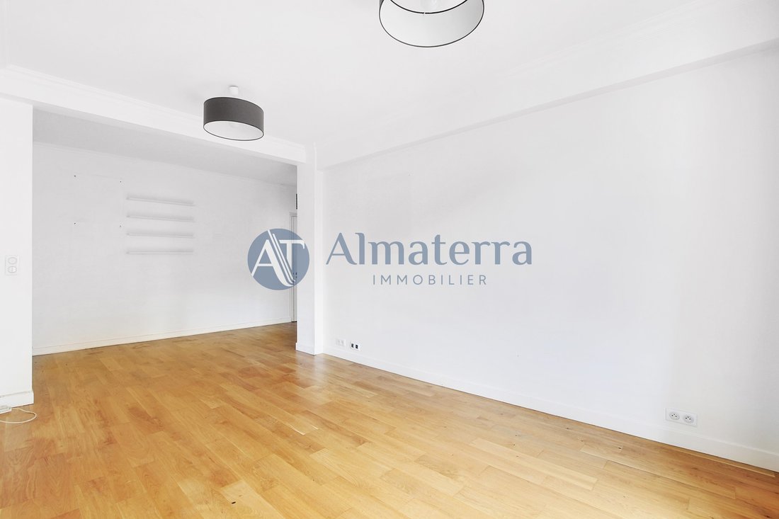 Apartment in Lorette-Martyrs, Paris 9e Arrondissement, Paris 4 - 15960322