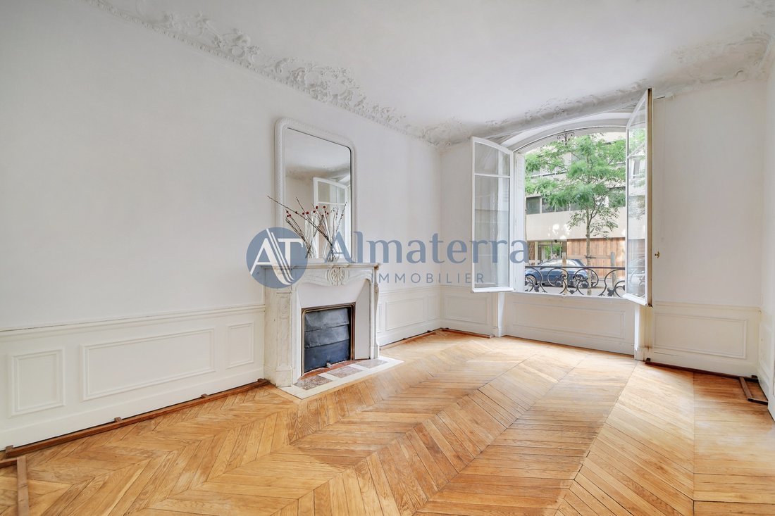 Apartment in Lorette-Martyrs, Paris 9e Arrondissement, Paris 1 - 15959254