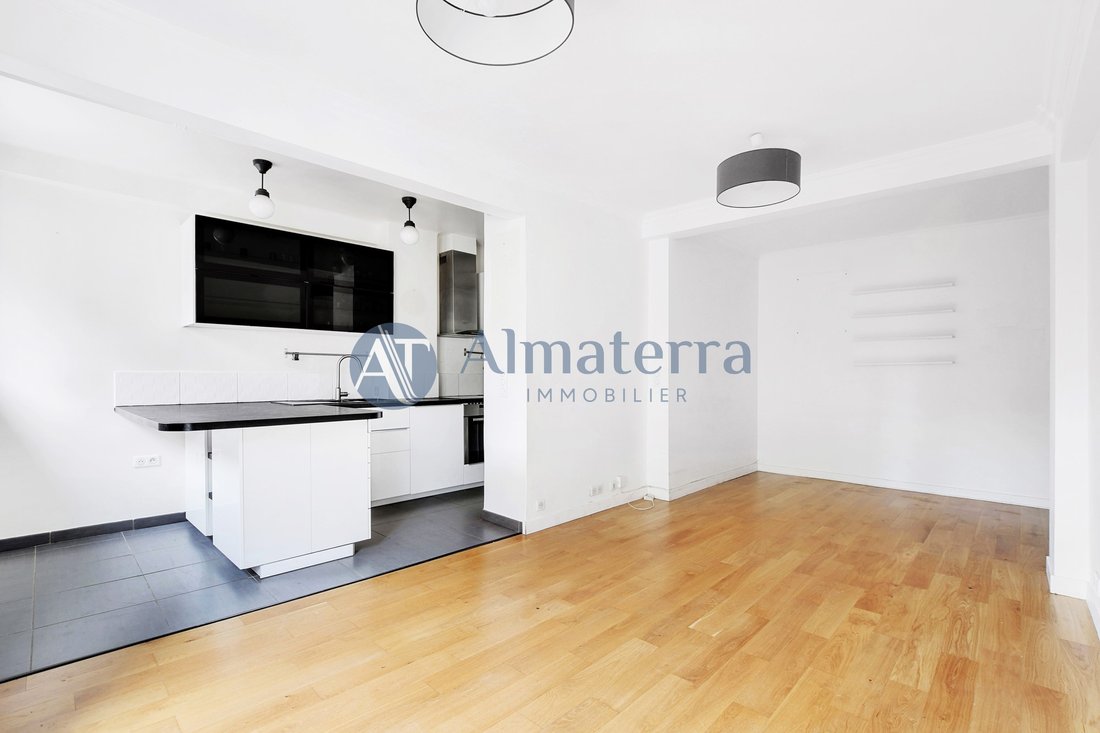 Apartment in Lorette-Martyrs, Paris 9e Arrondissement, Paris 3 - 15960322