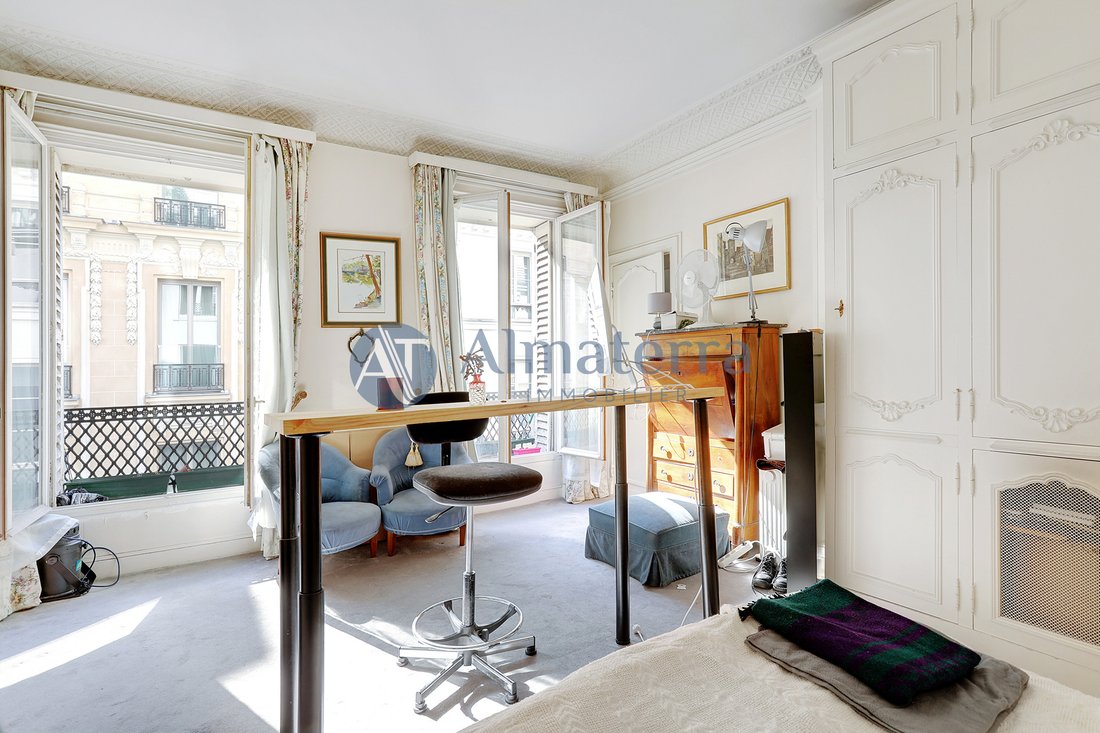 Apartment in Lorette-Martyrs, Paris 9e Arrondissement, Paris 5 - 15960224