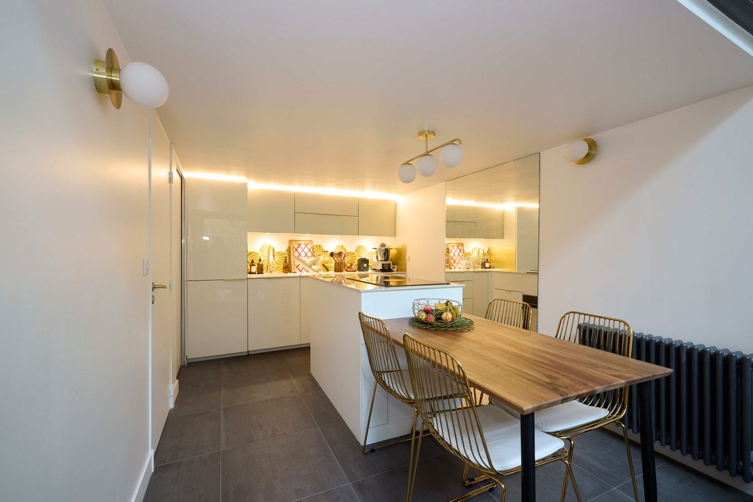 Apartment in Perouses, Paris, Ile-de-France 1 - 15959643