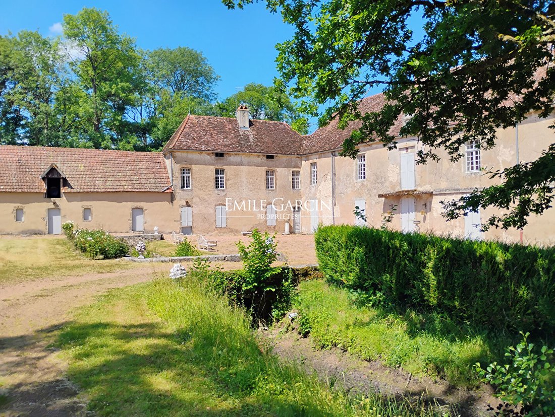 Le Rêve Bourguignon: A Moated 18th-Century Château Whispering of Hunt Balls & Starlit Gardens