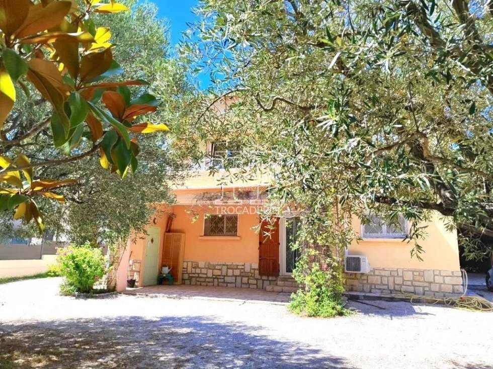 Estate in Nord, Sanary-sur-Mer, France 2 - 15960438
