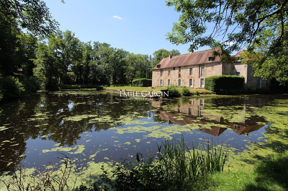 Le Rêve Bourguignon: A Moated 18th-Century Château Whispering of Hunt Balls & Starlit Gardens