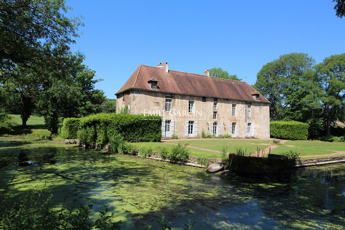 Le Rêve Bourguignon: A Moated 18th-Century Château Whispering of Hunt Balls & Starlit Gardens