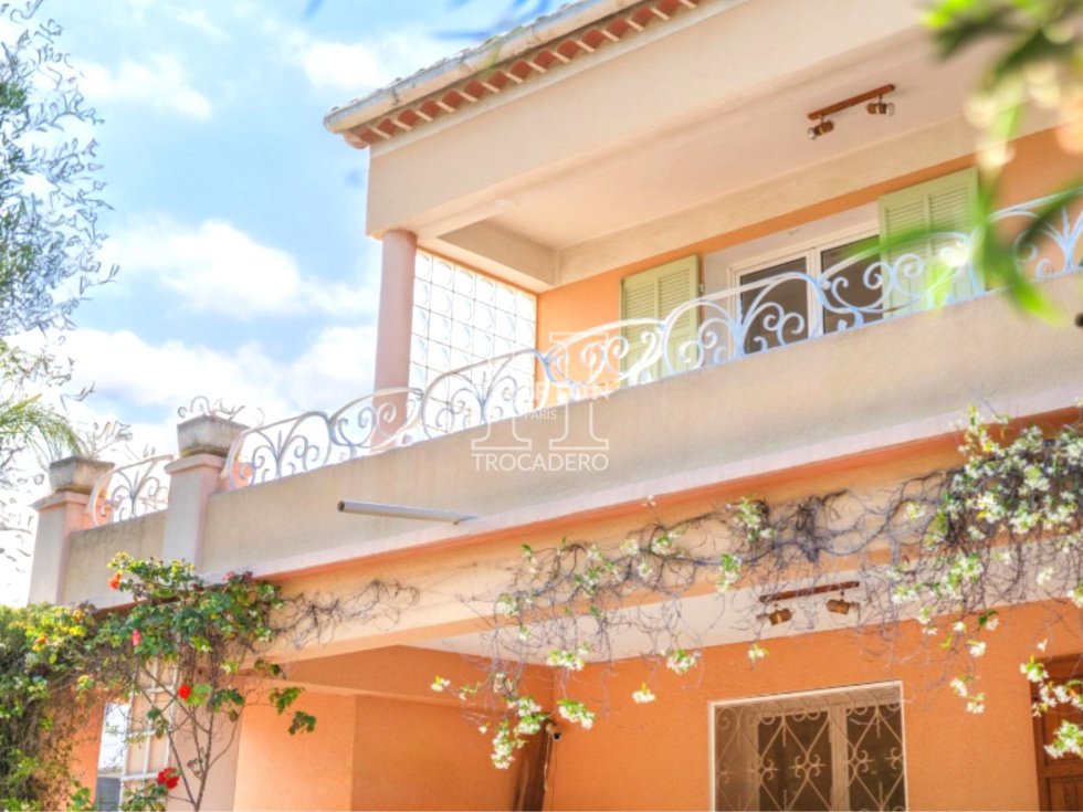 Estate in Nord, Sanary-sur-Mer, France 1 - 15960438