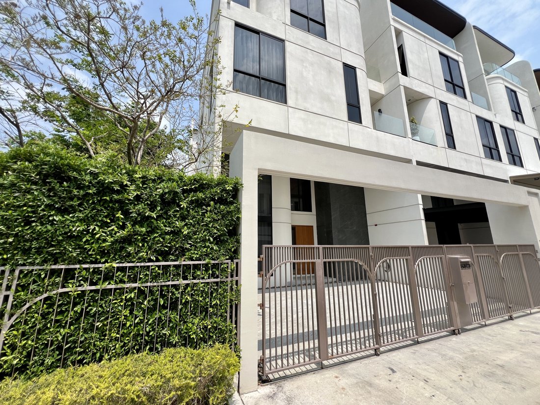 Townhouse in Bang Phong Phang, Krung Thep Maha Nakhon, Thailand 1 - 15963571