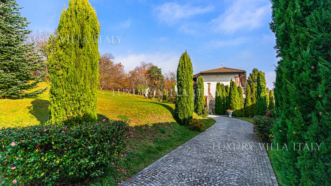 Villa in Vergiate, Lombardy, Italy 4 - 15964596