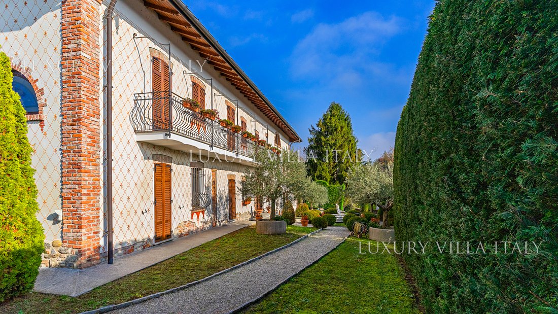 Villa in Vergiate, Lombardy, Italy 3 - 15964596