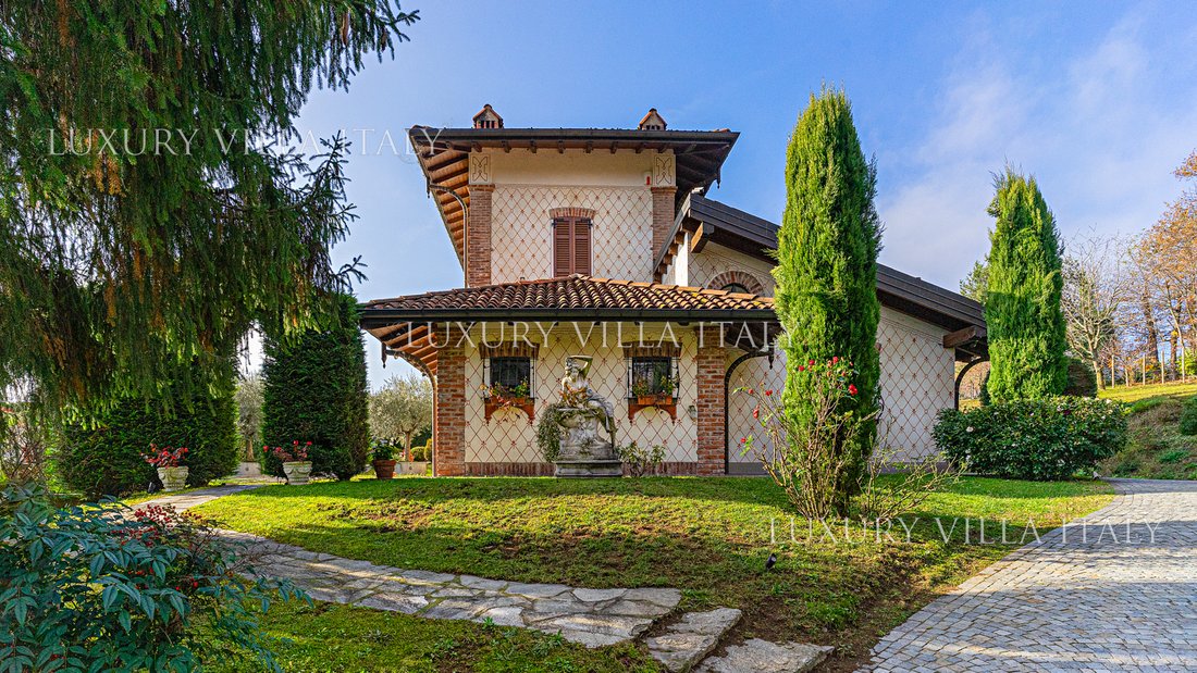 Villa in Vergiate, Lombardy, Italy 1 - 15964596