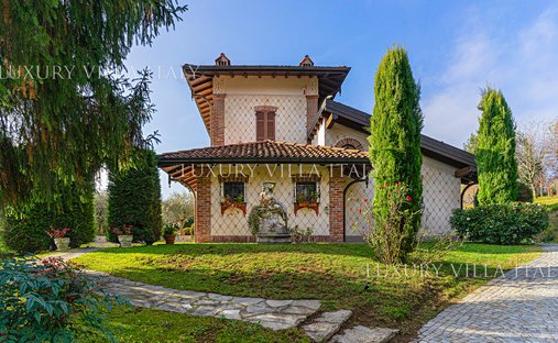 Villa in Vergiate, Lombardy, Italy 1