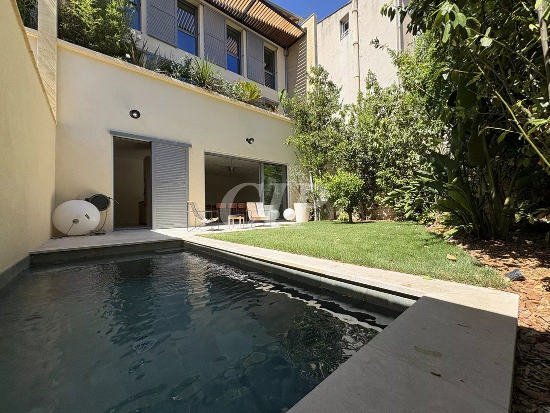 Townhouse in Mazarin-Opéra-Bellegarde-Mairie, Aix-en-Provence, France 1 - 15909583